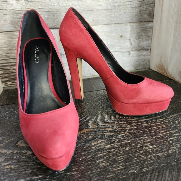 *Nearly New* Faux Suade Aldo Heels - Picture 4 of 7